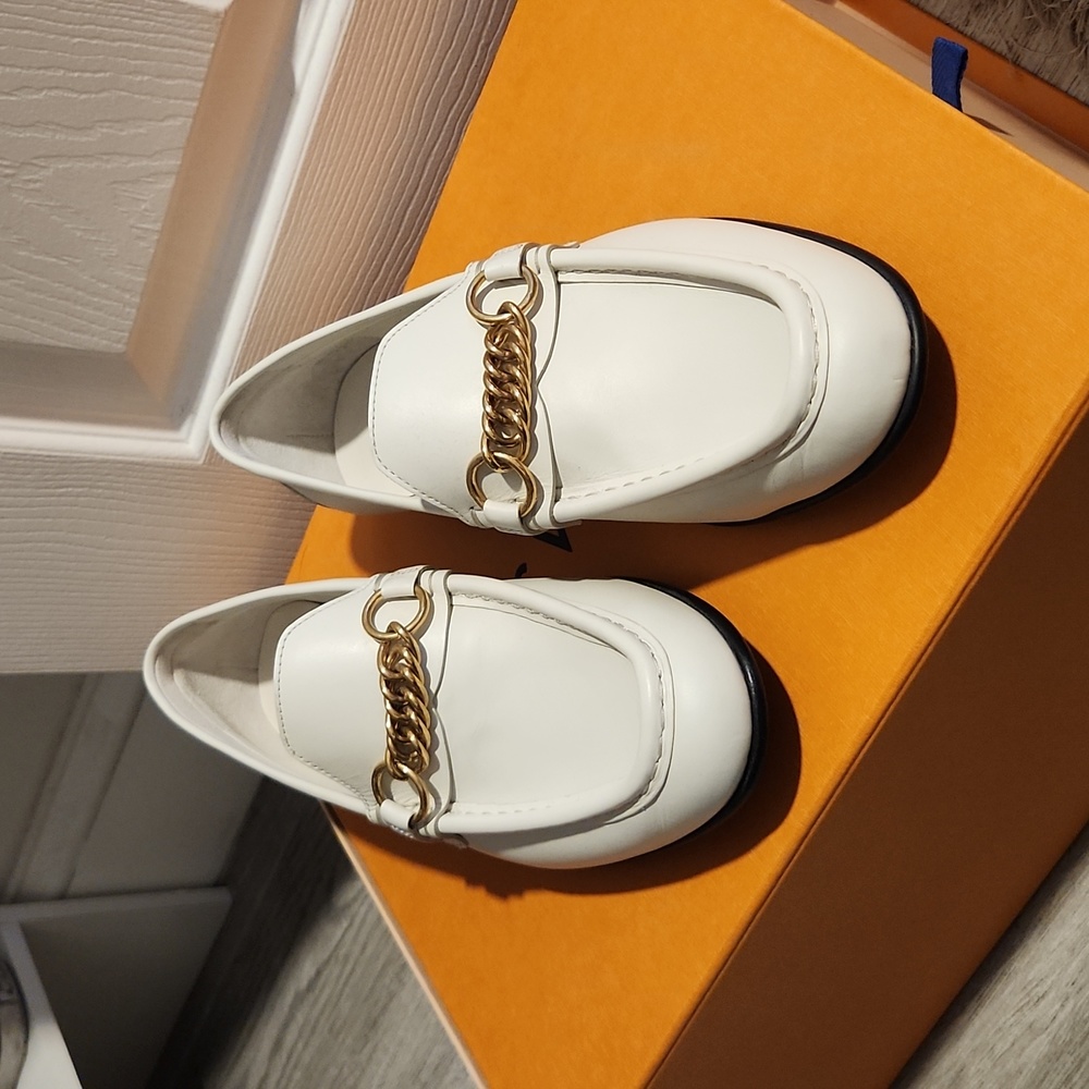New Burberry White Leather Loafers with Chain Size 40